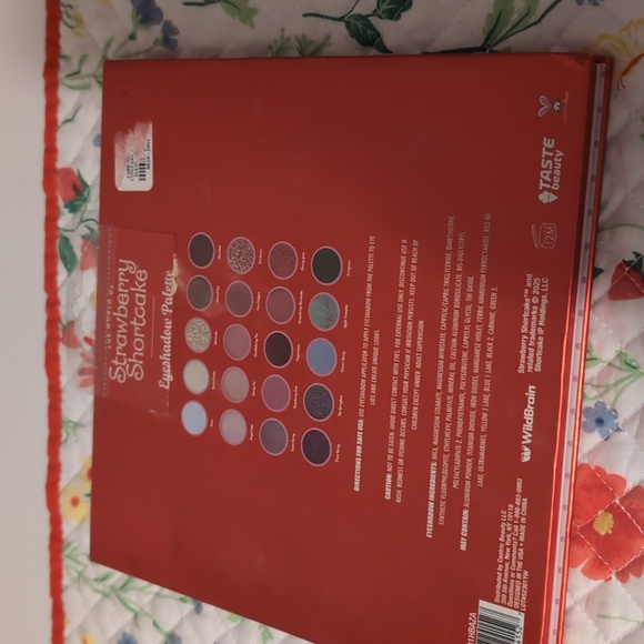 Strawberry Shortcake Eyeshadow Palette 20 Shades New - Picture 2 of 4